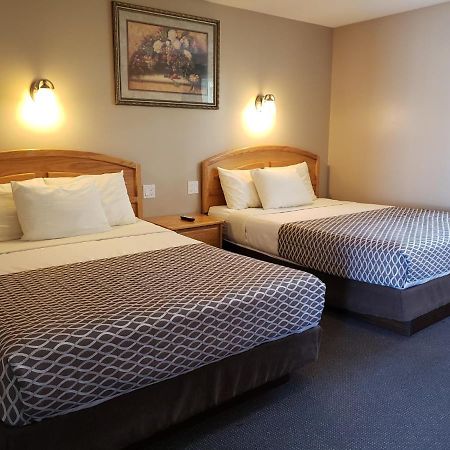 Three Hills Lamplighter Inn المظهر الخارجي الصورة