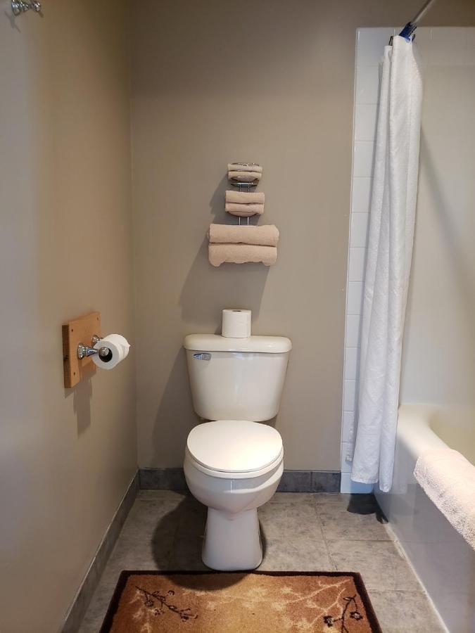 Three Hills Lamplighter Inn المظهر الخارجي الصورة