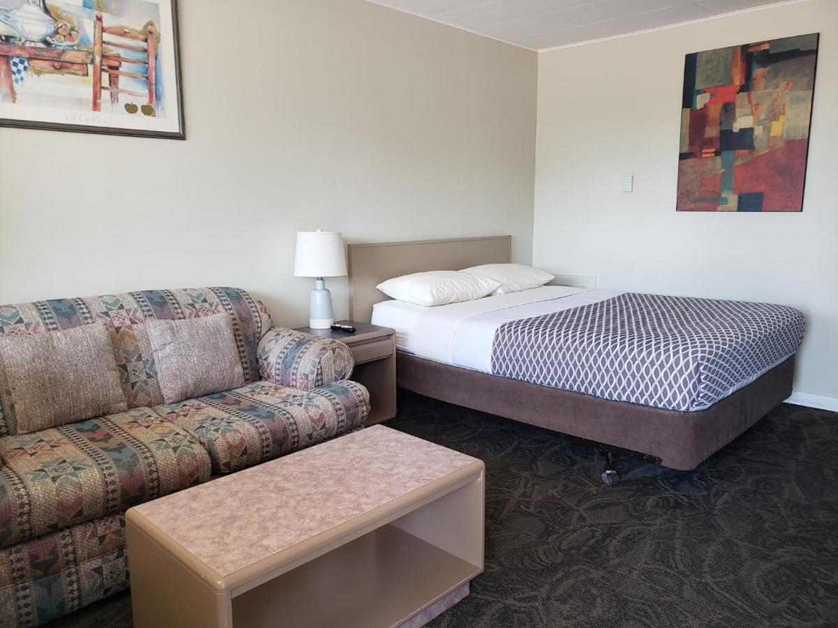 Three Hills Lamplighter Inn المظهر الخارجي الصورة