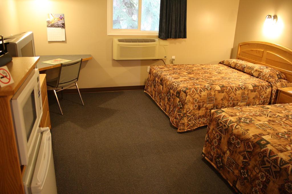 Three Hills Lamplighter Inn الغرفة الصورة