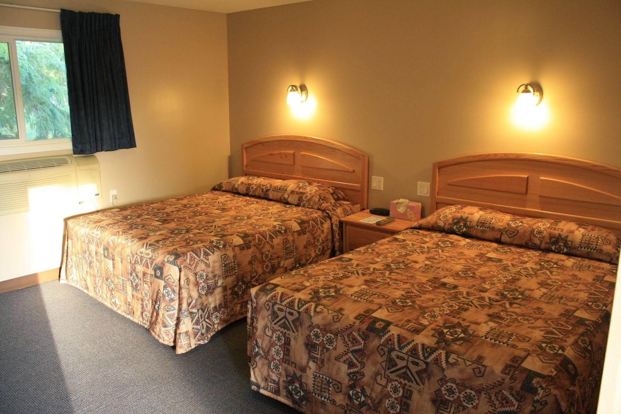 Three Hills Lamplighter Inn المظهر الخارجي الصورة